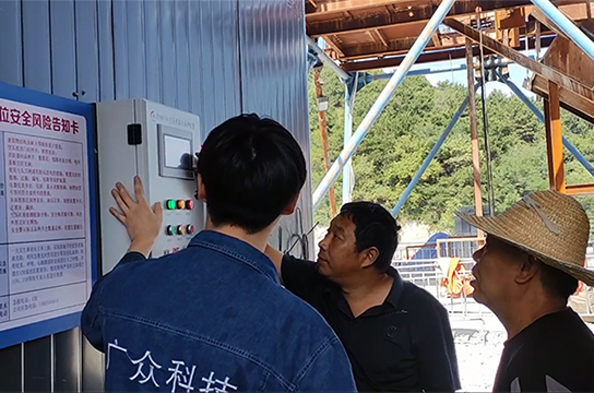 ZBK380空壓機斷油綜合保護裝置安裝完成 廣眾技術人員現場教學